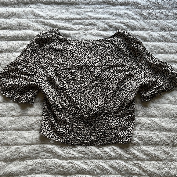 NWOT Urban Romantics Cropped Top - Picture 3 of 5